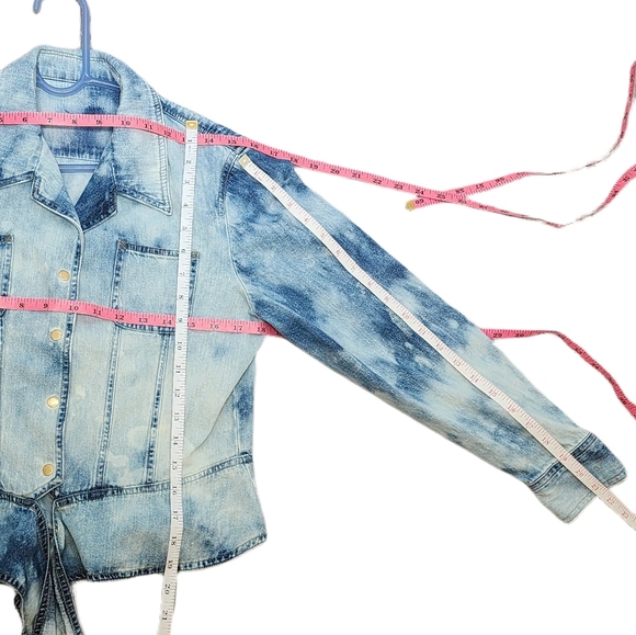 Upcycled, bleached dyed Jones NY Jean shirt w/ gold buttons. Medium - Picture 9 of 9
